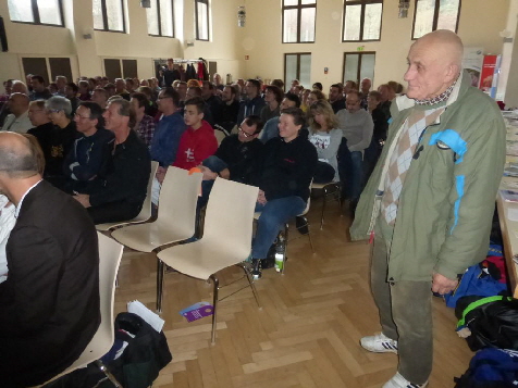 Norbert Spöth in der Aula.