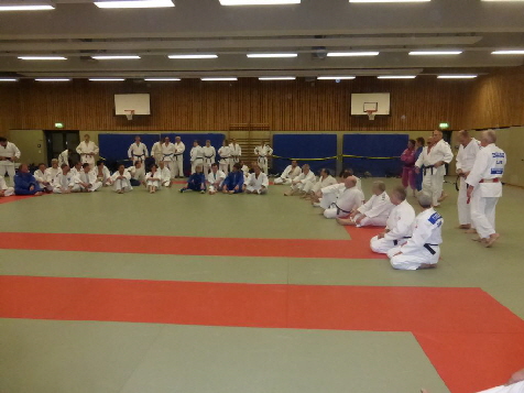 Abschlußbesprechung in der Judohalle mit allen Referenten.