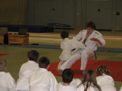 Montag, 8.12.08. Nikolaus Sondertraining in der Sporthalle der WBG K�ln-H�henhaus.
