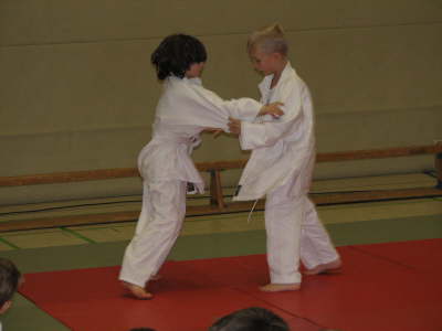 Montag, 8.12.08. Nikolaus Sondertraining in der Sporthalle der WBG K�ln-H�henhaus.