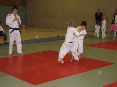 Montag, 8.12.08. Nikolaus Sondertraining in der Sporthalle der WBG K�ln-H�henhaus.