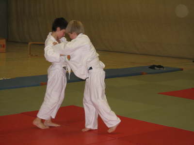 Montag, 8.12.08. Nikolaus Sondertraining in der Sporthalle der WBG K�ln-H�henhaus.