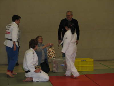 Montag, 8.12.08. Nikolaus Sondertraining in der Sporthalle der WBG K�ln-H�henhaus.
