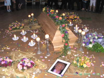 Freitag, 11. Juni 2010. Beerdigung von Katharina Hoss auf dem D�nnwalder Friedhof.