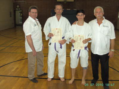 Montag, 05.07.2010. Karate Kyu-Pr�fung in der TH Von-Bodelschwingh-Str. 6 Pr�flinge.