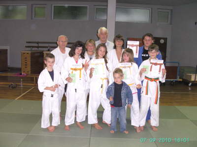 Dienstag, 07.09.2010. �berreichung der Kyu-Urkunden und P�sse in der TH Kopernikus- Str. K�ln-Buchforst.