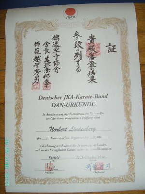 Donnerstag 30.09.2010. Foto Aufnahmen nach dem Training in der TH Von-Bodelschwingh-Str.. Anl��lich der Graduierung von Norbert Lindenberg zum 3. Dan.