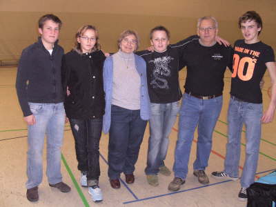 Montag, 8.12.08. Nikolaus Sondertraining in der Sporthalle der WBG K�ln-H�henhaus.
