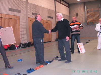 Samstag, 11.12.10. Offizielle �berreichung des 6. Dan in D�sseldorf an Georg Johannes Reinartz, dem 1. Vorsitzenden des Budo Club K�ln 1956/74 e. V.