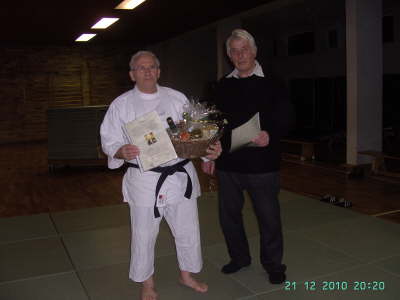 Dienstag, 21.12.2010. Ehrung der Jujutsu Trainer: Werner Widderhooven 1.Dan, Johannes Freihoefer 4.Dan, Herbert Basmer 6.Dan und Dieter Lindner 7. Dan.