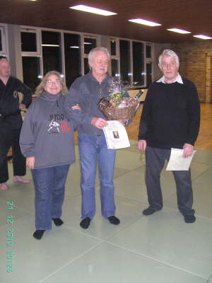 Dienstag, 21.12.2010. Ehrung der Jujutsu Trainer: Werner Widderhooven 1.Dan, Johannes Freihoefer 4.Dan, Herbert Basmer 6.Dan und Dieter Lindner 7. Dan.