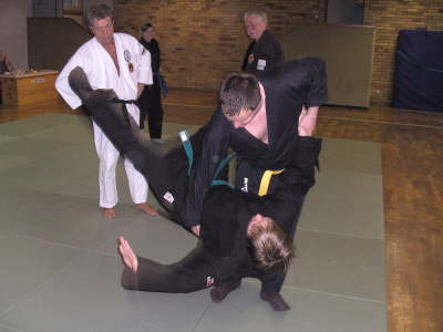 Samstag, 28.11.09. Verbandsoffener SV Landeslehrgang. Wurftechniken in Jujutsu. Mit Dieter Lindner 7. Dan und Johannes Freihoefer 4. Dan.