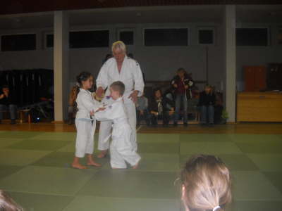 Dienstag, 21.12.2010. Judo Kyu-Pr�fung und kleines Japanische Turnier sowie kleine Weinachtsfeier in der TH Kopernikusstrasse