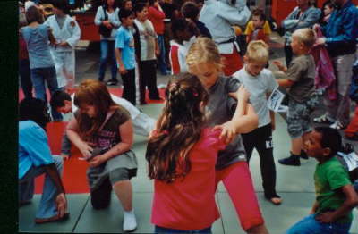 Samstag, 20.06.09. Judo-Vorf�hrung beim Sommerfest der kath. Grundschule Honschaftsstra�e.