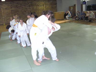 Dienstag, 19.06.07. Judo Kyu-Pr�fung in der TH der Schule Kopernikus-Str.