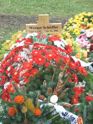 Freitag, 22.12.06. Beerdigung von Werner Schieffer auf dem Westfriedhof in K�ln-Bocklem�nd.