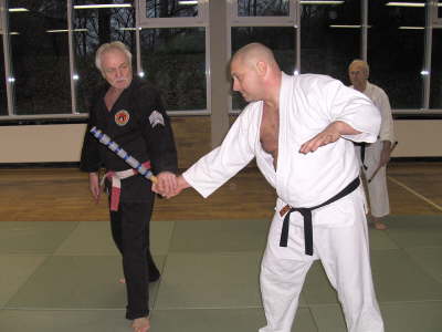 Samstag, 13.12.08. SV Jujutsu Landeslehrgang in der TH Kopernikus-Str. Thema: Waffenabwehrtechniken.