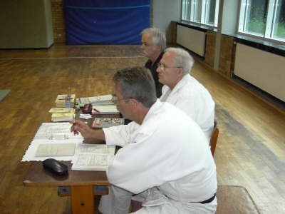 Samstag, 02.06.07. Kyu- und Dan-Pr�fung in der TH der Schule Kopernikus-Str. in K�ln-Buchforst.
