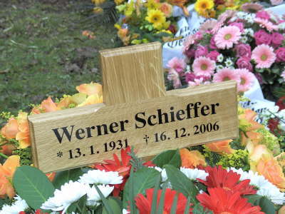 Freitag, 22.12.06. Beerdigung von Werner Schieffer auf dem Westfriedhof in K�ln-Bocklem�nd.